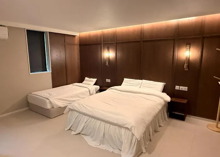 Roots House Apartment